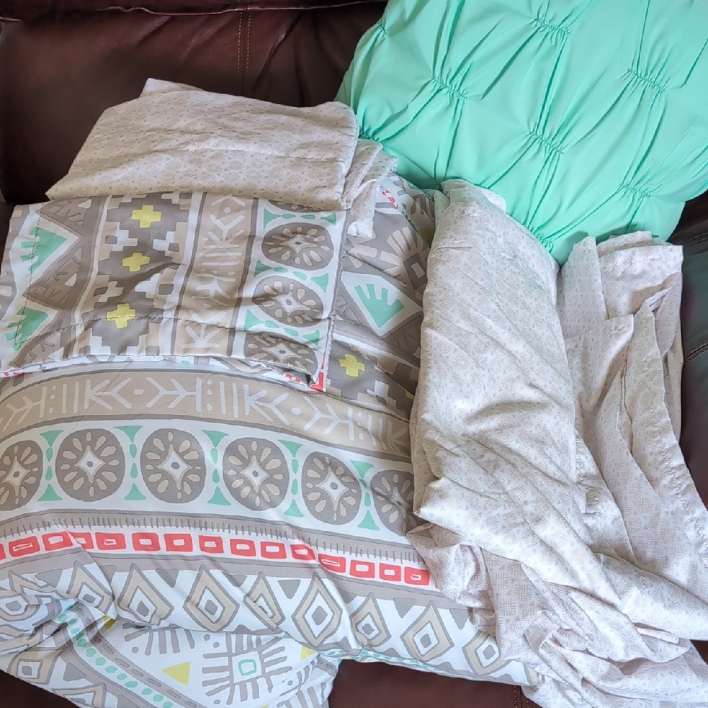 Home Bedding Cover Set in Mint and Gray - Xhiliration